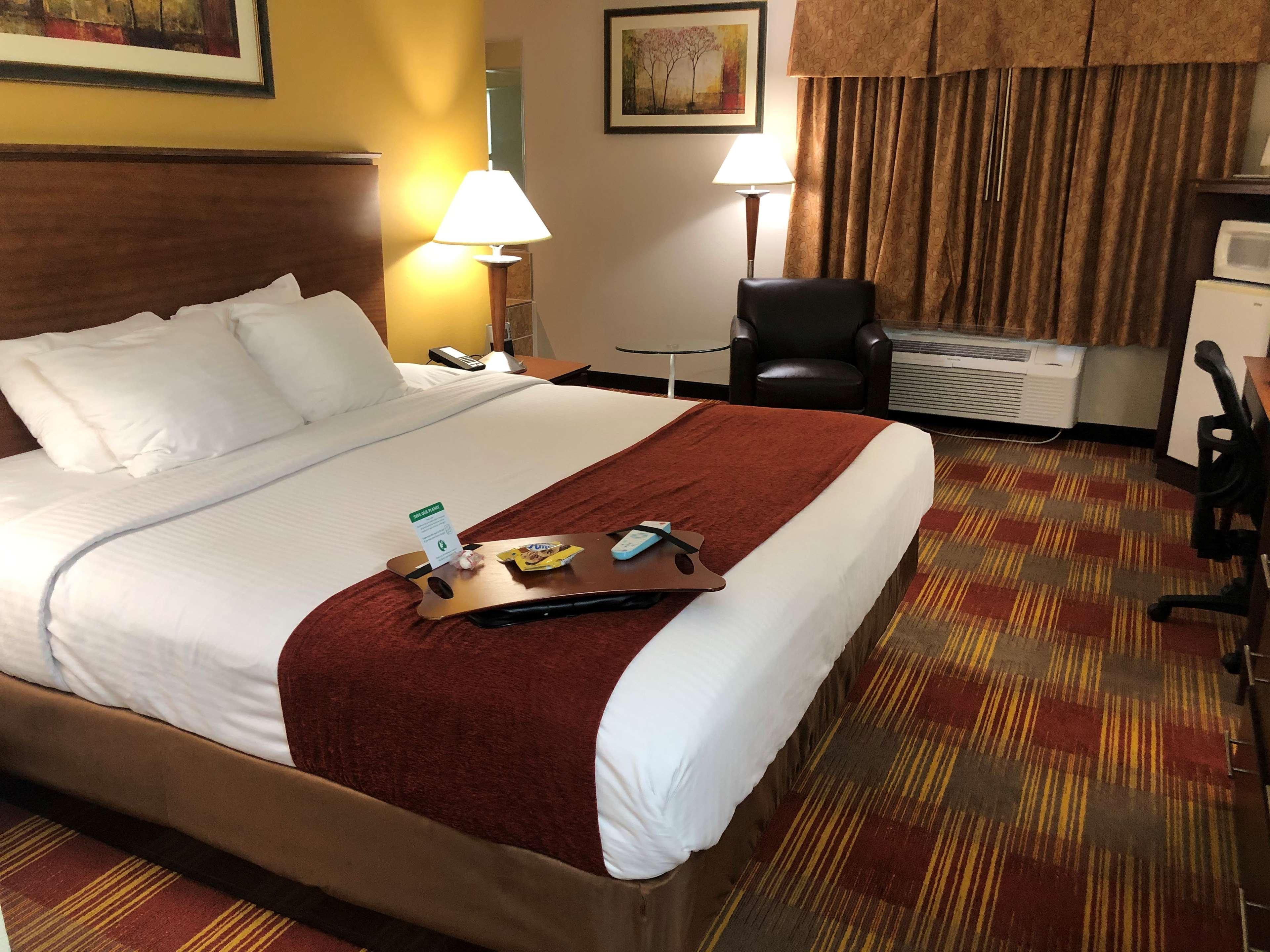 Best Western Lakewood Inn Hebron Exterior photo