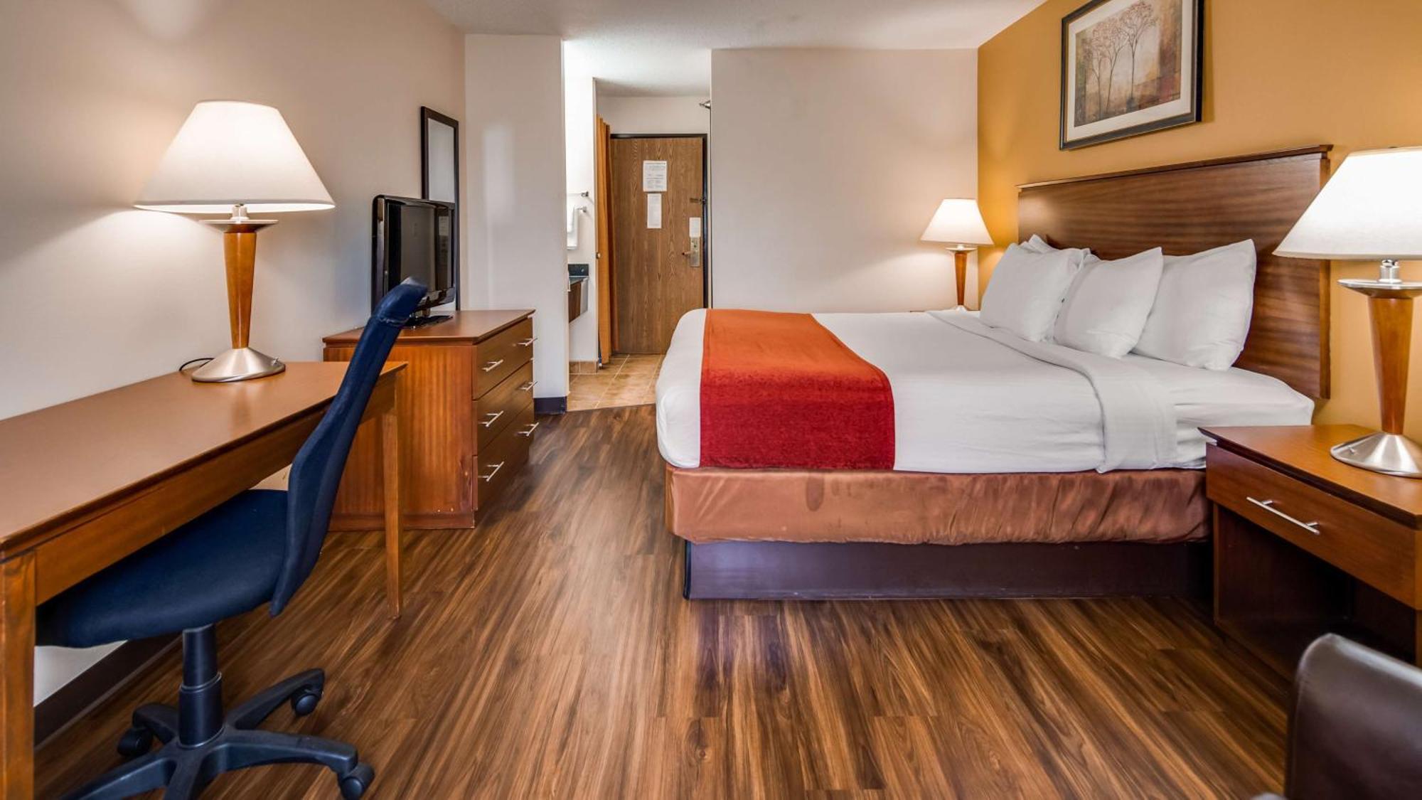 Best Western Lakewood Inn Hebron Exterior photo